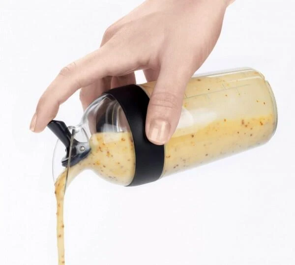 OXO Good Grips Salatshaker In Schwarz 5 OXO Good Grips Salatshaker In Schwarz – Bild 3