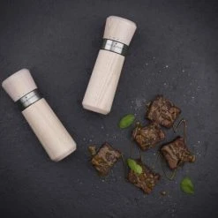 Cole & Mason Lyndhurst Nordic White Pfeffermühle, 18,5 Cm 19 Cole & Mason Lyndhurst Nordic White Pfeffermühle, 18,5 Cm -KitchenAid Geschäft 220 H331905 Lifestyle 3