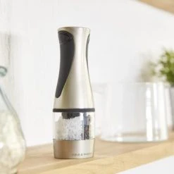 Cole & Mason Kew 2-in-1 Elektronische Salz- Und Pfeffermühle, 21 Cm -KitchenAid Geschäft 220 H946820 C M Electric Kew Lifestyle HR
