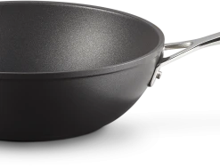 Le Creuset Aluminium-Antihaft Wok-Pfanne 30 Cm / 4,7 Liter, Mit Gegengriff -KitchenAid Geschäft 51104260010202 00005 1