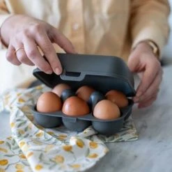 Koziol Eierbox In Grau Für 10 Eier -KitchenAid Geschäft 7186 EGGS TO GO MINI 701 9 1
