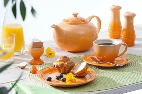 Le Creuset Eierbecher Mit Standfuß In Schwarz 4 Le Creuset Eierbecher Mit Standfuß In Schwarz – Bild 2