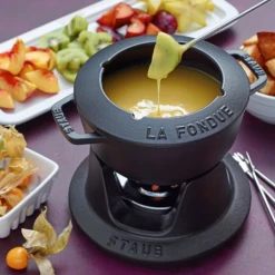 Staub Fondueset Aus Gusseisen In Schwarz 18 Cm / 12,5 Cm / 10 Cm / 1,6 L 11 Staub Fondueset Aus Gusseisen In Schwarz 18 Cm / 12,5 Cm / 10 Cm / 1,6 L -KitchenAid Geschäft C Users Swanhild AppData Local Temp Temp1 neu 1 l 1