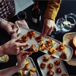 Emile Henry Aperitivo Snackplatte In Calanque 42 X 11 Cm (lang) -KitchenAid Geschäft EH 500X Life PlancheAperitif AppetizerPatter EveningTopView H HD 2 1