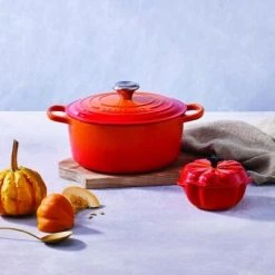 Le Creuset Kürbisförmchen Mit Deckel In Ofenrot -KitchenAid Geschäft HALLOWEEN 7074