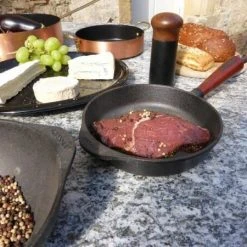 Skeppshult Servierpfanne Mit Holzgriff, Klein 13 Skeppshult Servierpfanne Mit Holzgriff, Klein -KitchenAid Geschäft Image Bild Kupfer und Gusseisen 23 neu 2 l