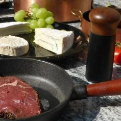 Skeppshult Servierpfanne Mit Holzgriff, Klein 14 Skeppshult Servierpfanne Mit Holzgriff, Klein -KitchenAid Geschäft Image Bild Kupfer und Gusseisen 4 neu 1 l