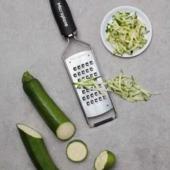 Microplane Extragrob-Reibe Gourmet -KitchenAid Geschäft MP Gourmet Series Extra Coarse Grater 45008 zucchini neu l