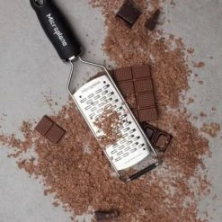 Microplane 2-Wege-Reibe Gourmet 11 Microplane 2-Wege-Reibe Gourmet -KitchenAid Geschäft MP Gourmet Series Ribbon Grater 45002 chocolate neu l