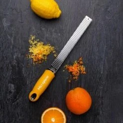 Microplane Zester/Reibe Premium In Weiß -KitchenAid Geschäft MP Premium Classic Series Zester 46620 citrus neu 2 l