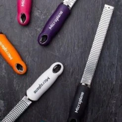 Microplane Zester/Reibe Premium In Weiß -KitchenAid Geschäft MP Premium Classic Series Zester group a neu 1 l