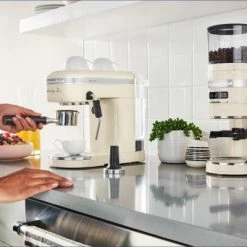 KitchenAid Halbautomatische Espressomaschine ARTISAN In Creme -KitchenAid Geschäft P200263kp 017z EMEA AC