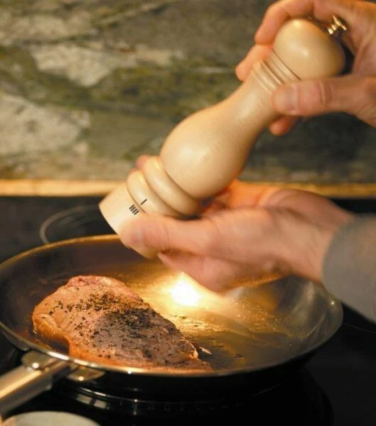 PEUGEOT Pfeffermühle Paris Rot Mit Justierbarem Mahlgrad 18 Cm 6 PEUGEOT Pfeffermühle Paris Rot Mit Justierbarem Mahlgrad 18 Cm – Bild 4