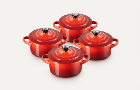 Le Creuset Mini-Cocotte Kirschrot, 4er-Set 3 Le Creuset Mini-Cocotte Kirschrot, 4er-Set