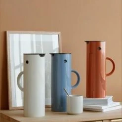 Stelton Isolierkanne EM77 1 L In Rust 7 Stelton Isolierkanne EM77 1 L In Rust -KitchenAid Geschäft stelton EM77 968 dusty blue